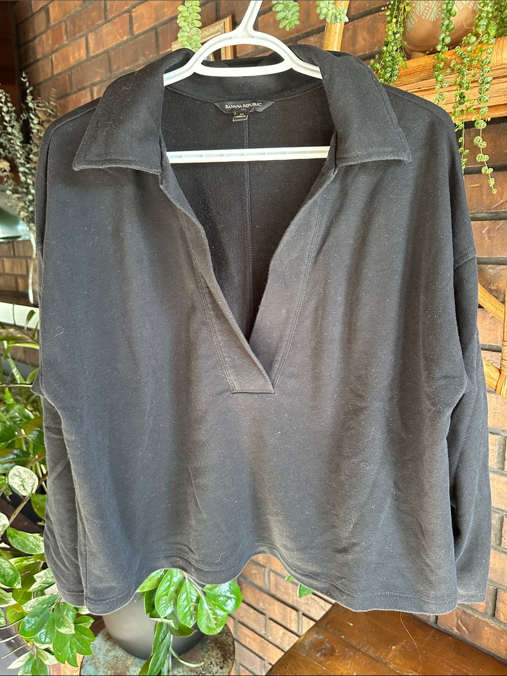 Banana Republic Black Collared V-Neck Pullover Sweatshirt